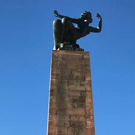 Gegenueber Vom Kurhaus *