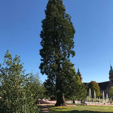 Gegenueber Vom Kurhaus